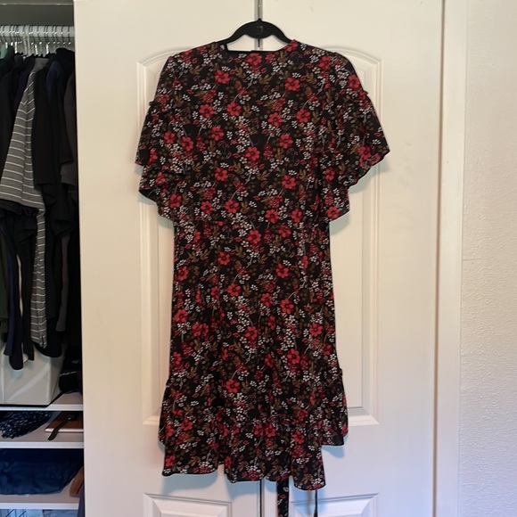 Black and red floral wrap dress by max studio - Picture 4 of 7